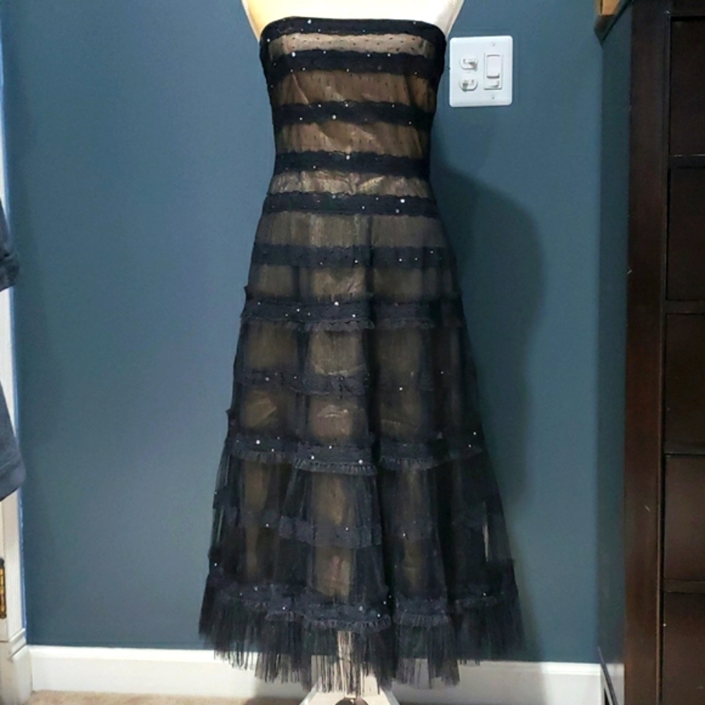 BCBGMAXAZRIA Lace and Toule DRESS size 8